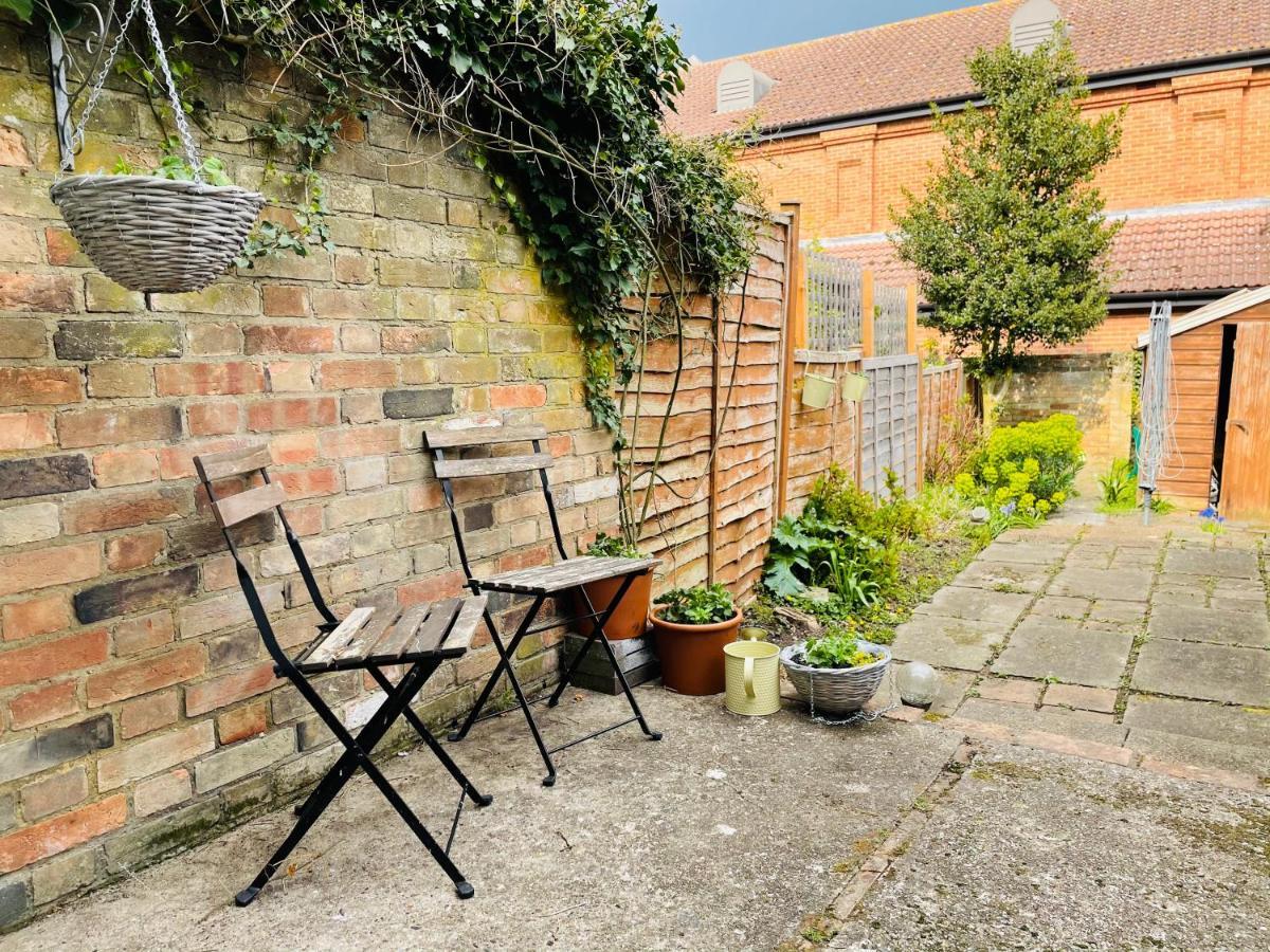 Charming Town Centre Character Cottage With Parking Stowmarket Exterior photo